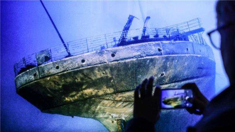 „Titanic“-Ausstellung mit täuschend echten Raumnachbildungen Ein Foto vom Wrack der „Titanic“ im Nordatlantik.