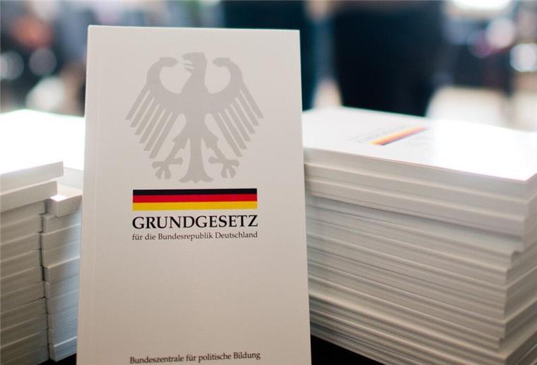Grundgesetz-Quiz: Weißt du alles über unseren Staat? Das Grundgesetz der Bundesrepublik Deutschland.