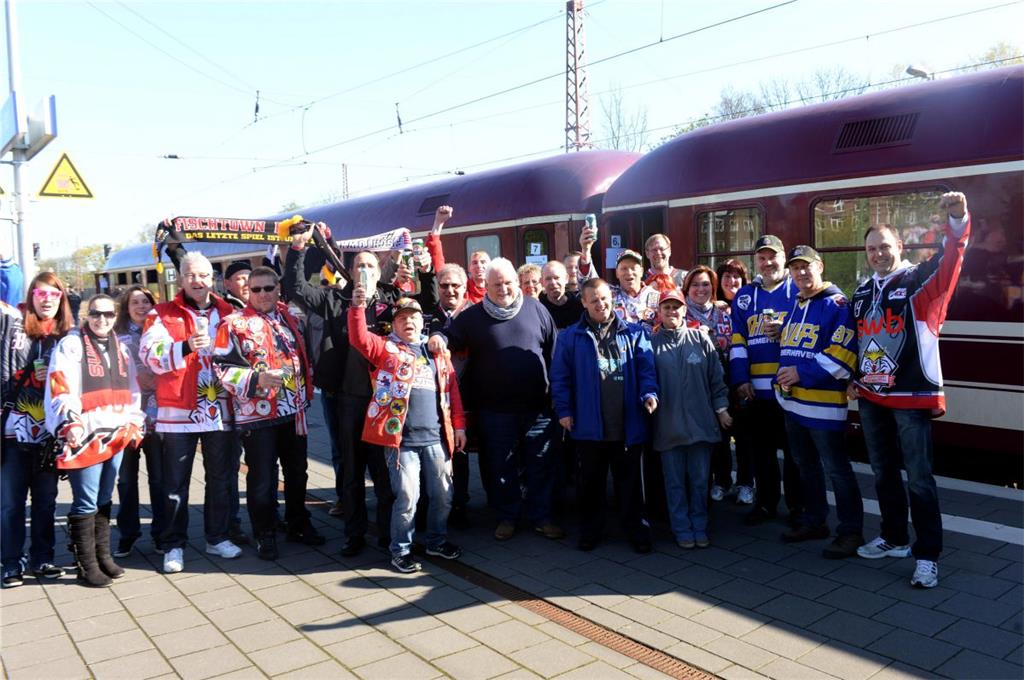 Ein ganz besonderer Sonderzug startete am 19. April 2014. 500 Fans begleiteten d...