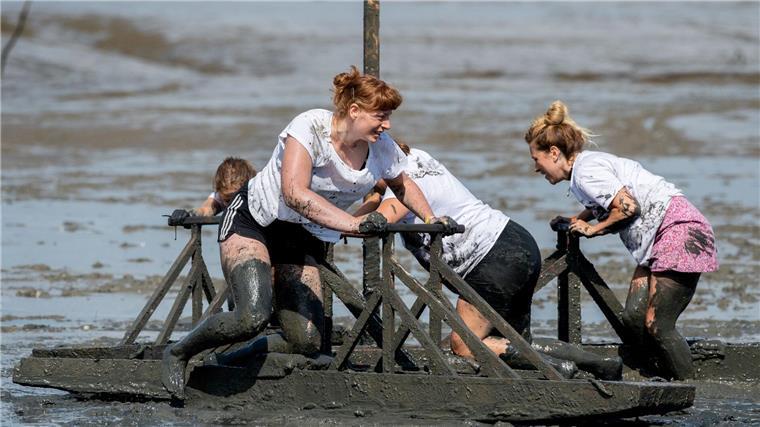 Ein ganz besonderer Sport: Schlickrutschen. Jetzt sind die Deutschen Meister dieser Sportart gekürt. 