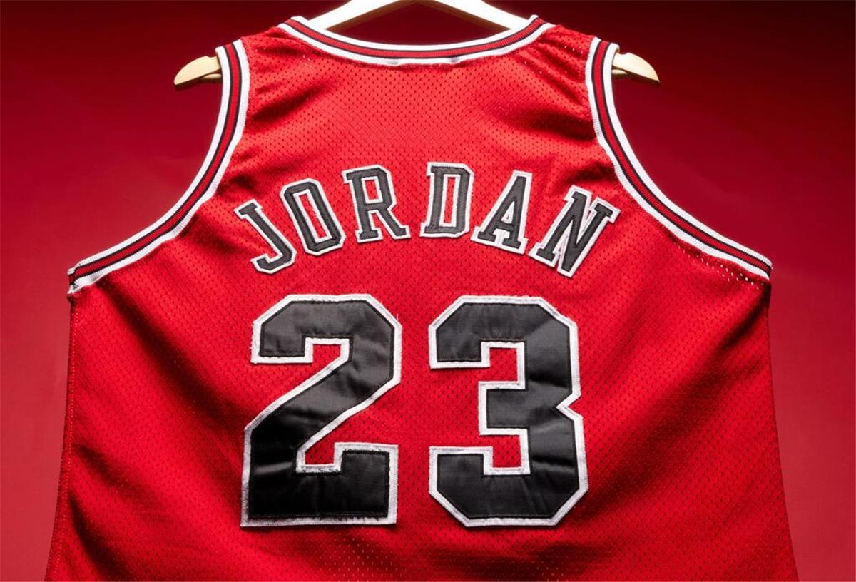 Jordan-Trikot bringt bei Auktion fast fünf Millionen Dollar Ein ganz besonders Trikot des Ex-Basketballstars stand zur Auktion. (Archivbild)