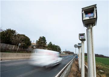 Ein Gericht hat den Betrieb eines Streckenradars wie hier an der B6 in der Region Hannover gestoppt.