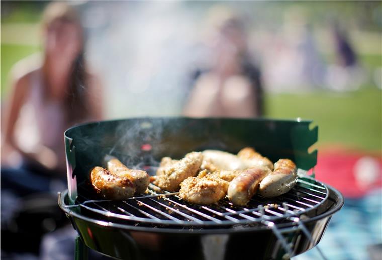 Grillfans sorgen für Feuerwehreinsatz in Leherheide Ein Grillabend auf dem Balkon hat die Feuerwehr in Bremerhaven-Leherheide auf den Plan gerufen.