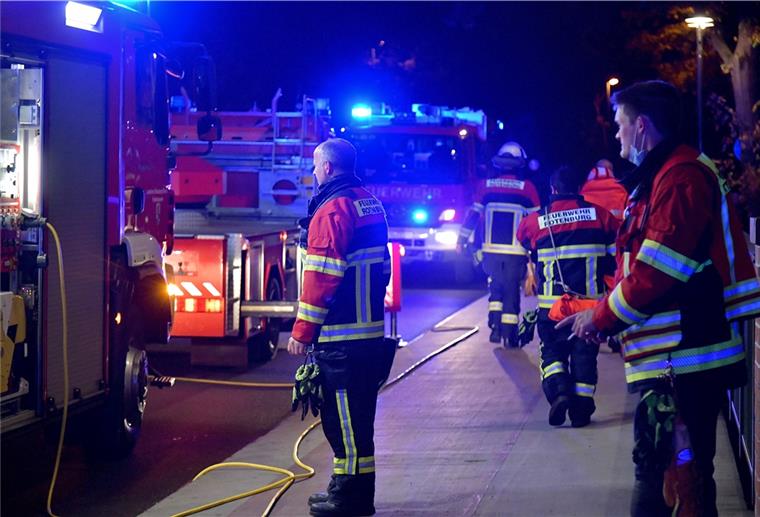 Rotenburg: Vermisster Junge ist tot Ein Großaufgebot an Einsatzkräften sucht in der Nacht zu Freitag nach einem vierjährigen Jungen im Bereich der Wümme. Gegen 23.45 Uhr finden sie das Kind – es ist tot.