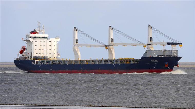 Piraterie auf den Weltmeeren hat zugenommen Ein Hamburger Frachter, der 2024 vor Somalia gekapert worden ist. (Archivbild)