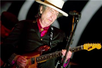 Ein Herz für Rentner: Bei der Werbung zum Album &quot;Shadows In The Night&quot; (2015) konzentrierte sich Dylan (damals 73) zunächst auf US-Senioren. 50 000 der 35 Millionen Abonnenten einer Rentner-Verbandszeitschrift erhielten die CD als Gratisbeilage.
