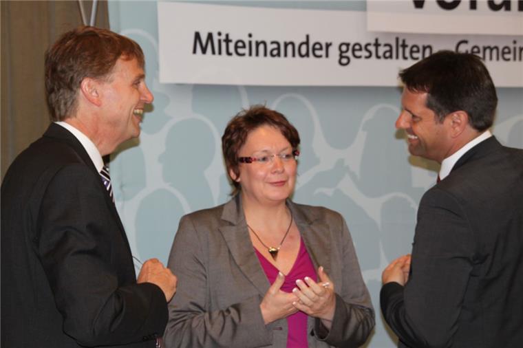 Ehemalige Staatssekretärin Daniela Behrens kehrt der Politik den Rücken Ein Herz und eine Seele: Daniela Behrens mit ihrem Minister Olaf Lies 2011 auf einem SPD-Parteitag Cuxhaven, damals noch als Kreisvorsitzende und Landesvorsitzender.