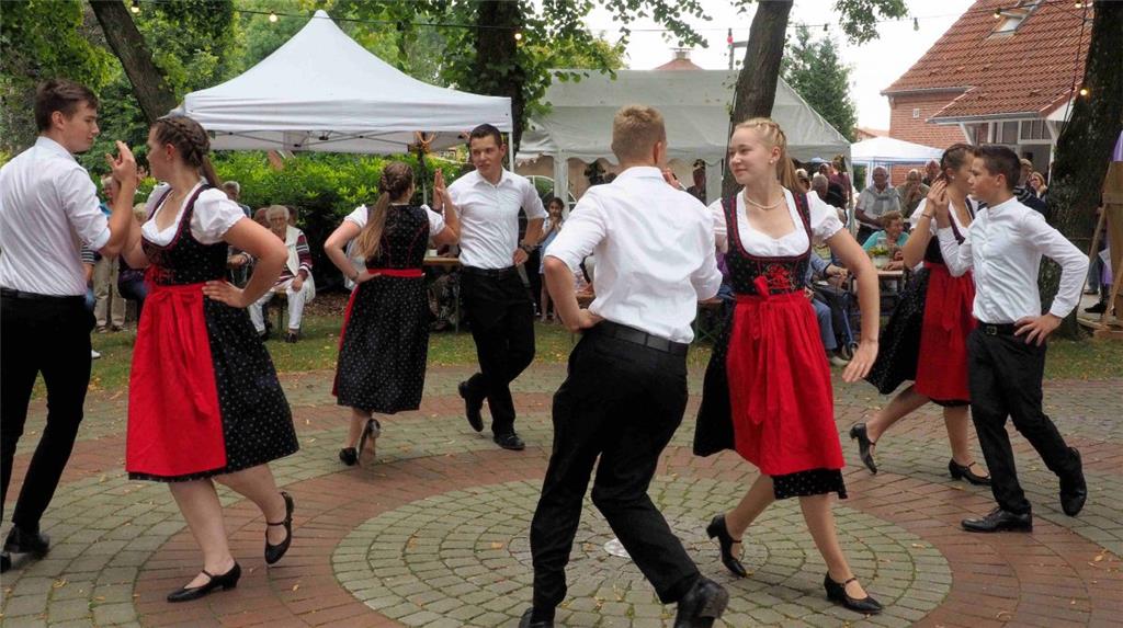 Ein Highlight des Sieverner Sommerfestes war der Auftritt der Landjugend. Foto: ...
