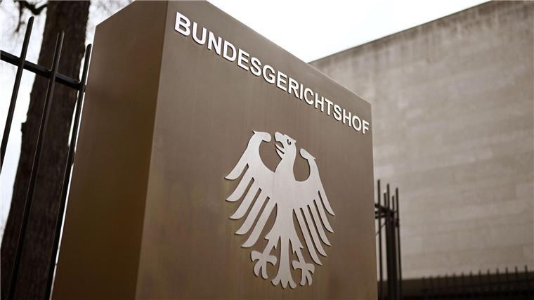 Ein Hinweisschild mit Bundesadler und dem Schriftzug Bundesgerichtshof.