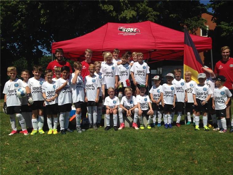 Neymars Qualitäten sind beim Soccercamp gefragt Ein Höchstmaß an Spielspaß und das gleichzeitige Verbessern der fußballerischen Fähigkeiten stand bei den 32 Nachwuchskickern beim Soccercamp in Abbehausen im Fokus.