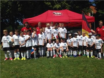 Ein Höchstmaß an Spielspaß und das gleichzeitige Verbessern der fußballerischen Fähigkeiten stand bei den 32 Nachwuchskickern beim Soccercamp in Abbehausen im Fokus.