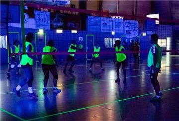 Schwarzlicht-Volleyball