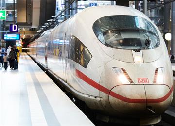 Ein ICE der Deutschen Bahn ist bei Hannover liegen geblieben.