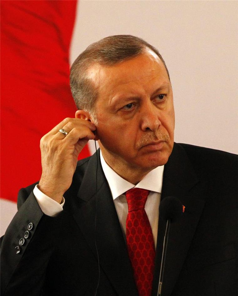 Erdogan bestellt Botschafter ein, das Netz schlägt zurück "Ein Journalist, der irgendwas verfasst, was Erdogan nicht passt, ist morgen schon im Knast": Mit Zeilen wie dieser hat das NDR-Magazin extra 3 diplomatische Verwicklungen mit der Türkei ausgelöst.