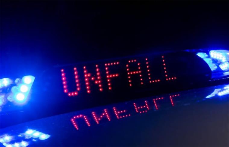 Seefeld: 18-Jähriger stirbt noch am Unfallort Ein junger Mann aus Stadland starb noch am Unfallort.