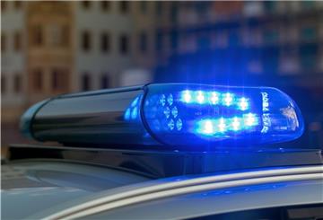 Ein junger Mann wollte in Cuxhaven einen Polizisten attackieren.