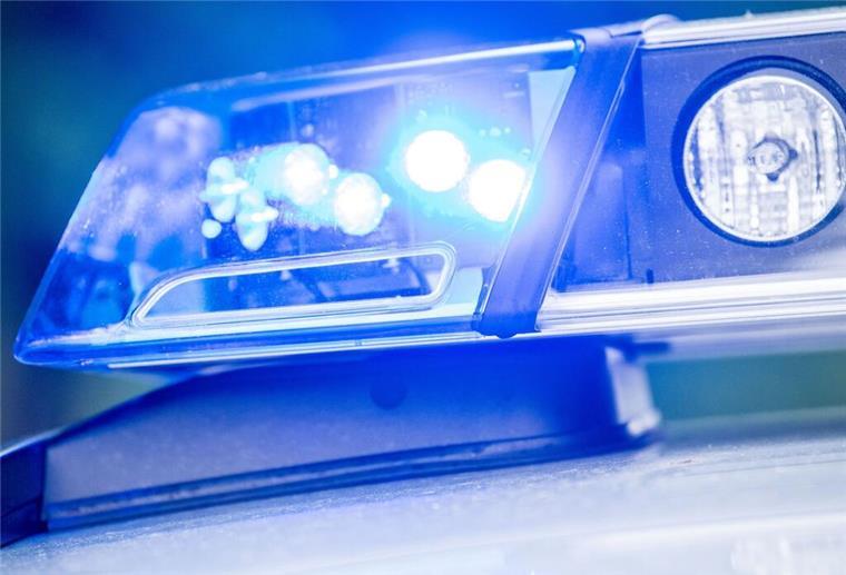 Waffen im Auto: Fahranfänger liefert sich Verfolgungsjagd mit dem Zoll Ein junger Raser hat in Bremerhaven versucht, dem Zoll zu entkommen.