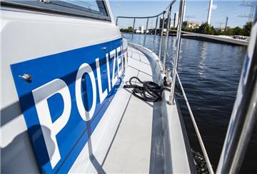 EIn Schiff der Wasserschutzpolizei musste ausrücken, da ein betrunkener Kapitän während der Fahr eingeschlafen ist.