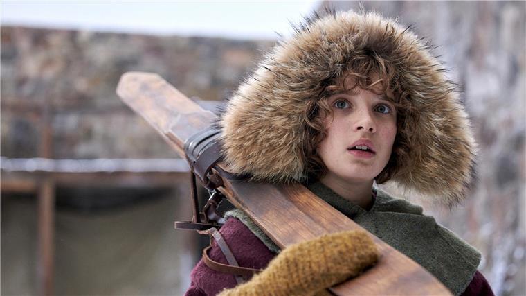 Besinnlich oder blutig? Das sind die TV-Höhepunkte an Weihnachten Ein Klassiker als Mini-Serie neu verfilmt: Ronja (Kerstin Linden) stellt sich auf einen langen Winter ein.