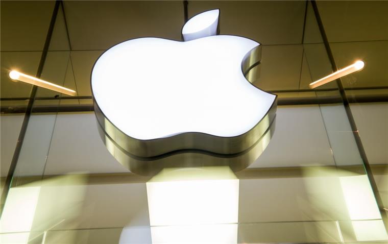 Apple schraubt die Preise nach unten Ein kleineres iPhone und ein hochgerüstetes iPad waren von Apple erwartet worden. Aber beim Preis des iPhone SE ging Apple tiefer als bisher bei älteren Einstiegsmodellen - und machte auch gleich seine Computer-Uhr billiger. Zudem gab es einen Recycling-Roboter zu sehen.