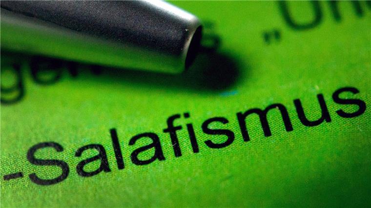 Bremer Verfassungsschutz warnt vor salafistischer Kampagne Ein Kugelschreiber liegt neben dem Schriftzug „Salafismus“.