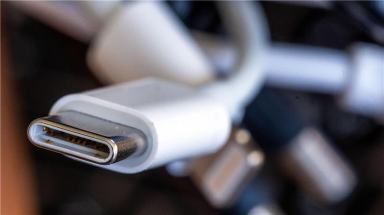 Bundesrat macht Weg für einheitliche Ladekabel frei Ein Ladekabel mit USB-C-Stecker.