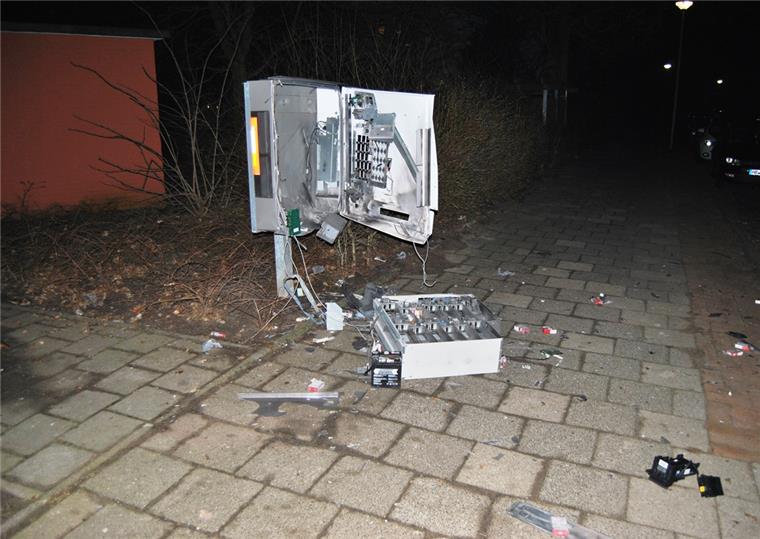 Lauter Knall in Leherheide: Zigarettenautomat gesprengt Ein lauter Knall und alle Zigaretten waren weg. In der Jakob-Kaiser-Straße wurde ein Zigarettenautomat gesprengt.