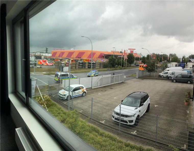Gasleck in Wulsdorf: Straße gesperrt Ein Leser hat nord24 ein Bild von der abgesperrten Straße zugeschickt.