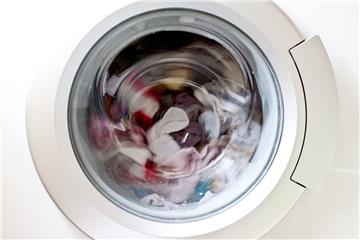 Ein lockerer Waschmaschinenschlauch hat mehrere Wohnungen in einem Haus an der Metzer Straße unter Wasser gesetzt. 