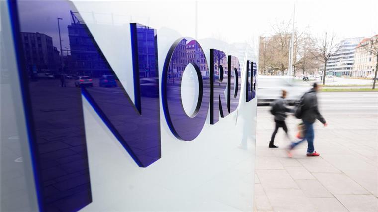 NordLB will Flugzeugkredite loswerden: Auf der Zielgeraden Ein Logo steht am Eingang der Norddeutschen Landesbank.