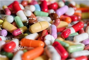 Ein Mädchen soll in Hildesheim Tabletten verteilt haben.