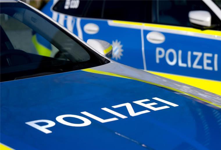 Ein Mann belästigte im RE 4448 drei junge Frauen. Die Zugbegleiterin alarmierte die Polizei, die den Täter am Hauptbahnhof Bremen festnahm.
