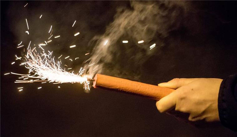 Lehe: Mann brennt Feuerwerk an der Geeste ab Ein Mann hat unerlaubt an der Geeste in Bremerhaven Böller gezündet.