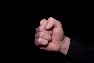 Ein Mann ist im Bremerhavener Rotlichtviertel erst bestohlen und dann zusammen geschlagen worden. 