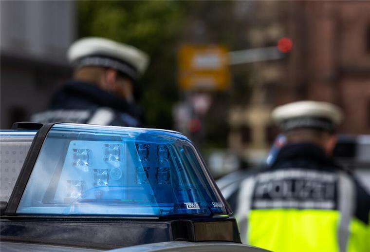 Bremerhaven: Mann will weinender Frau helfen und wird zum Opfer Polizei