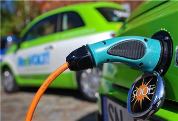 Ein mit öffentlichen Mitteln angeschafftes E-Auto, dass sich mehrere Bewohner der Gemeinde Wurster Nordseeküste teilen - das ist eine Vision, die schon in Kürze wahr werden könnte.