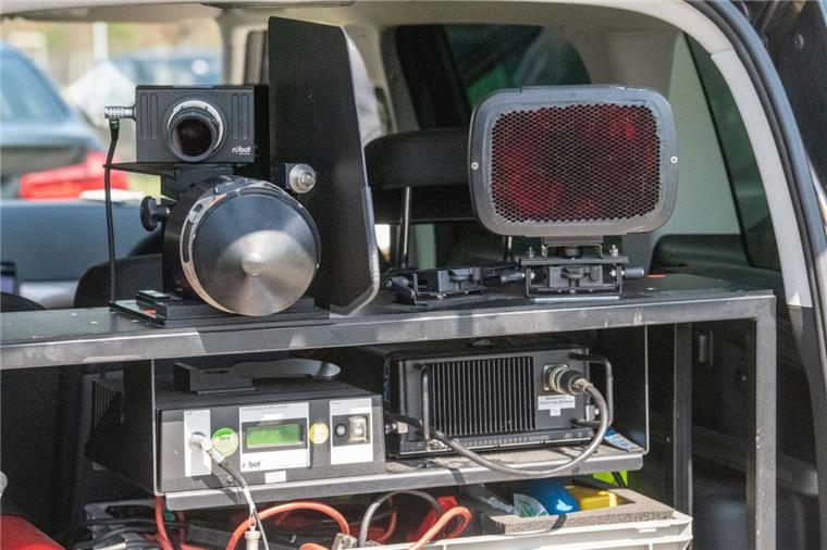 Kreis Rotenburg: Radarfallen in zehn Kommunen angekündigt Ein mobiles Blitzgerät ist in den Kofferraum eines Autos eingebaut. Ähnliche Anlagen kommen auch im Kreis Rotenburg zum Einsatz.