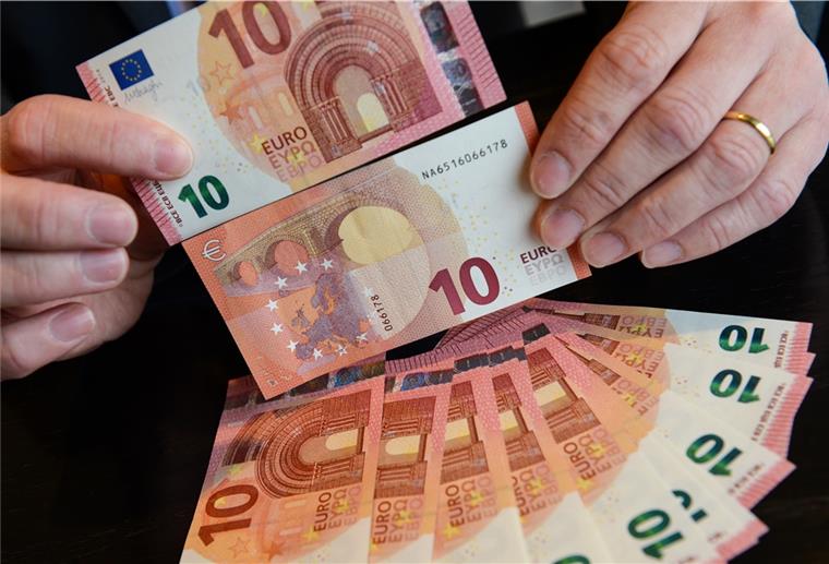 Streit um Bahn-Ticket geht weiter Ein mögliches Tagesticket für zehn Euro auf der Strecke zwischen Bremen und Bremerhaven führt gegenwärtig zu Diskussionen.