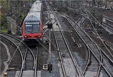 Ein onanierender Mann legte den Bahnverkehr bei Kassel lahm.