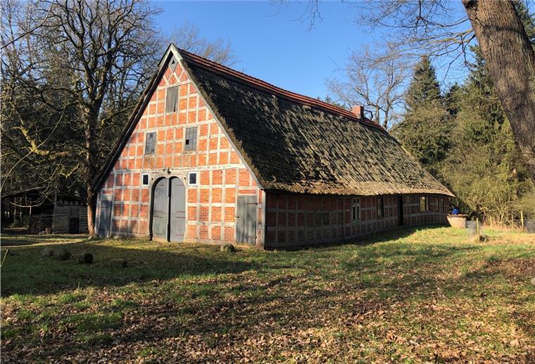 Die spannendsten Häuser zwischen Weser und Elbe Ein original erhaltener Moorhof bei Gnarrenburg: Eine von zehn spannenden Immobilien für das Leben auf dem Land zwischen Weser und Elbe, die wir für Euch aufgespürt haben.