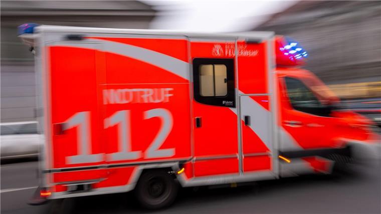 Pedelec-Fahrer wird von Auto angefahren und getötet Ein Pedelec-Fahrer wird von einem Auto erfasst und getötet.