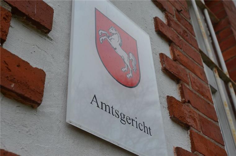 Prozess am Amtsgericht in Zeven: Mann beklaut Senioren im Pflegeheim Ein Pflegehelfer hat ältere Damen in einem Seniorenheim in Zeven bestohlen. Er musste sich kürzlich dafür vor dem Amtsgericht in Zeven verantworten.