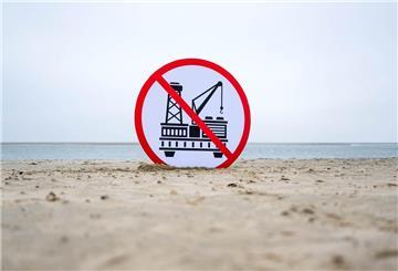Ein Plakat gegen die geplante Erdgasförderung auf Borkum