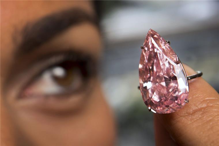 Rekordpreis für rosa Diamanten Ein Prachtstück: Der diamantfarbene Diamant hat in der Nacht zu Mittwoch den Besitzer bei einer Auktion in Genf gewechselt.