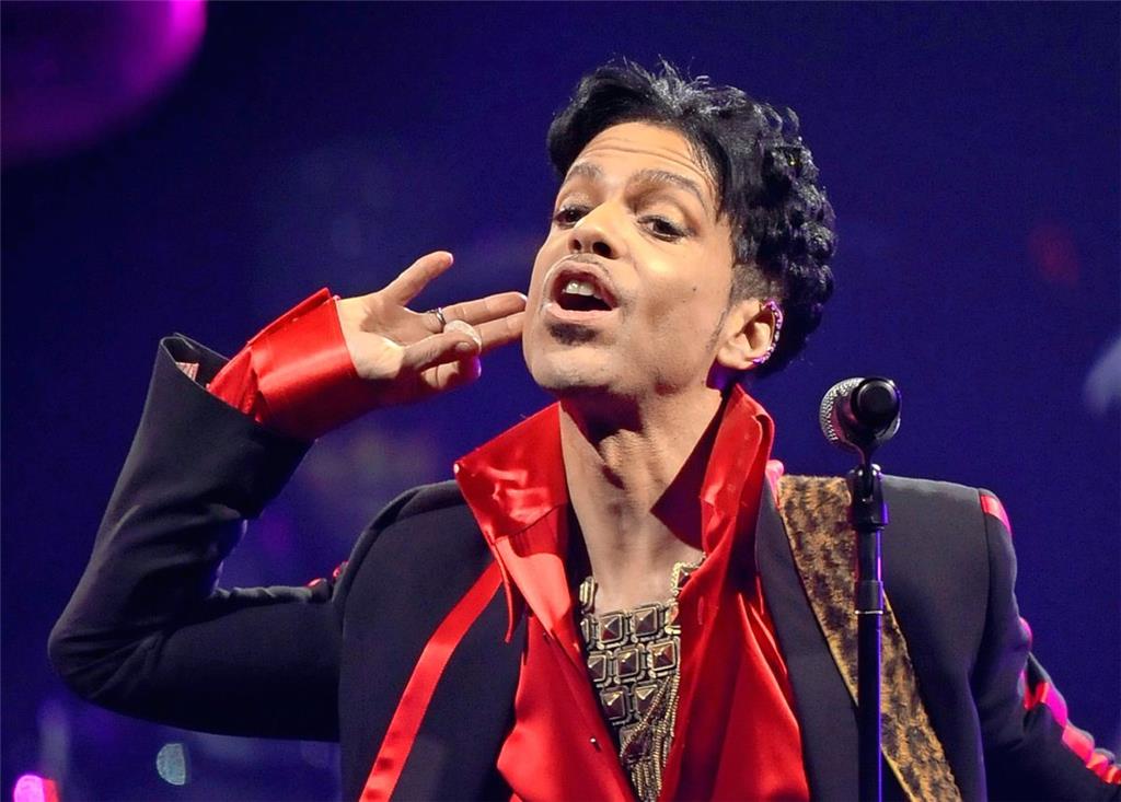 Ein Prince-Fan: Als solcher bezeichnete sich Dylan 1986 in einem Interview. Obwohl der schwarze Pop-Megastar der 80er und 90er Jahre wenig musikalische Verbindungen zum Folkrock hatte, zeigte sich der Altmeister begeistert: &quot;Ein fantastischer Junge.&quot;