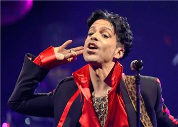 Ein Prince-Fan: Als solcher bezeichnete sich Dylan 1986 in einem Interview. Obwohl der schwarze Pop-Megastar der 80er und 90er Jahre wenig musikalische Verbindungen zum Folkrock hatte, zeigte sich der Altmeister begeistert: &quot;Ein fantastischer Junge.&quot;