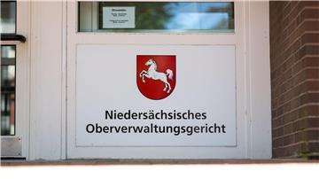 Ein Professor hat über Jahre hinweg Studentinnen belästigt. Dafür wird ihm das Gehalt gekürzt. (Archivbild)