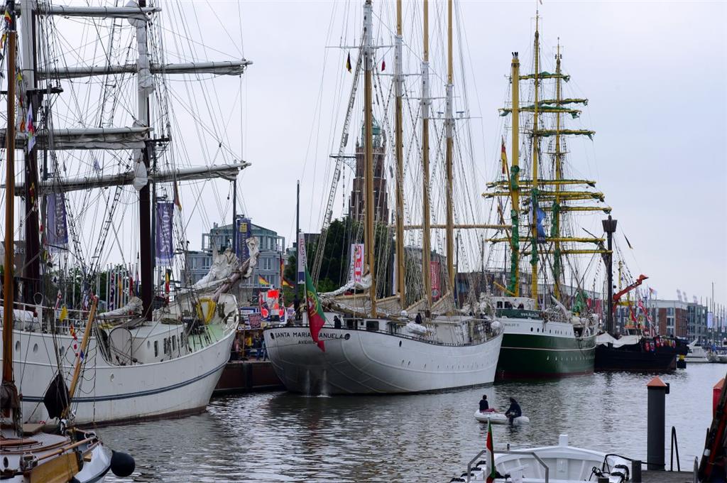 Ein &quot;Mastenmeer&quot; im Neuen Hafen.