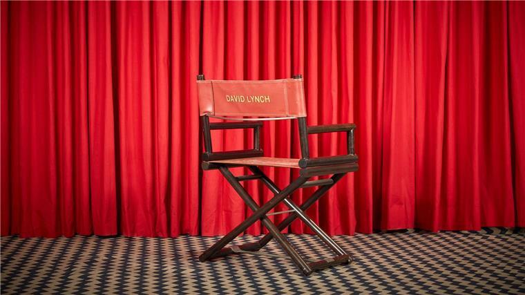 Regiestuhl und Sofa: David Lynch-Andenken werden versteigert Ein Regiestuhl David Lynchs zählt zu den Hightlights der Auktion.