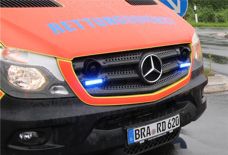 Auto rollt Frau in Burhave über den Fuß Ein Rettungswagen des Rettungsdienstes Wesermarsch. Symbolfoto: Lorenz